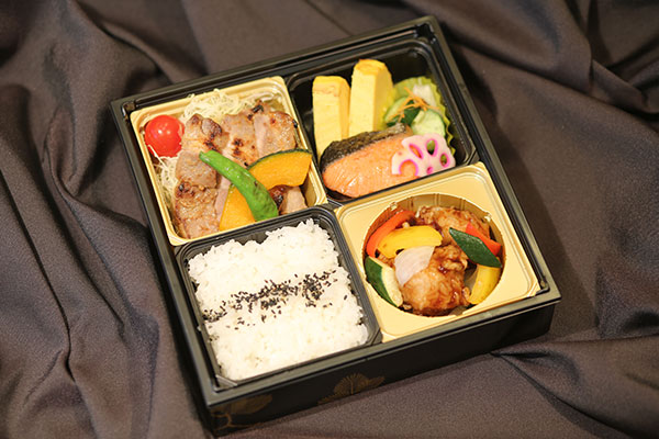 三彩弁当